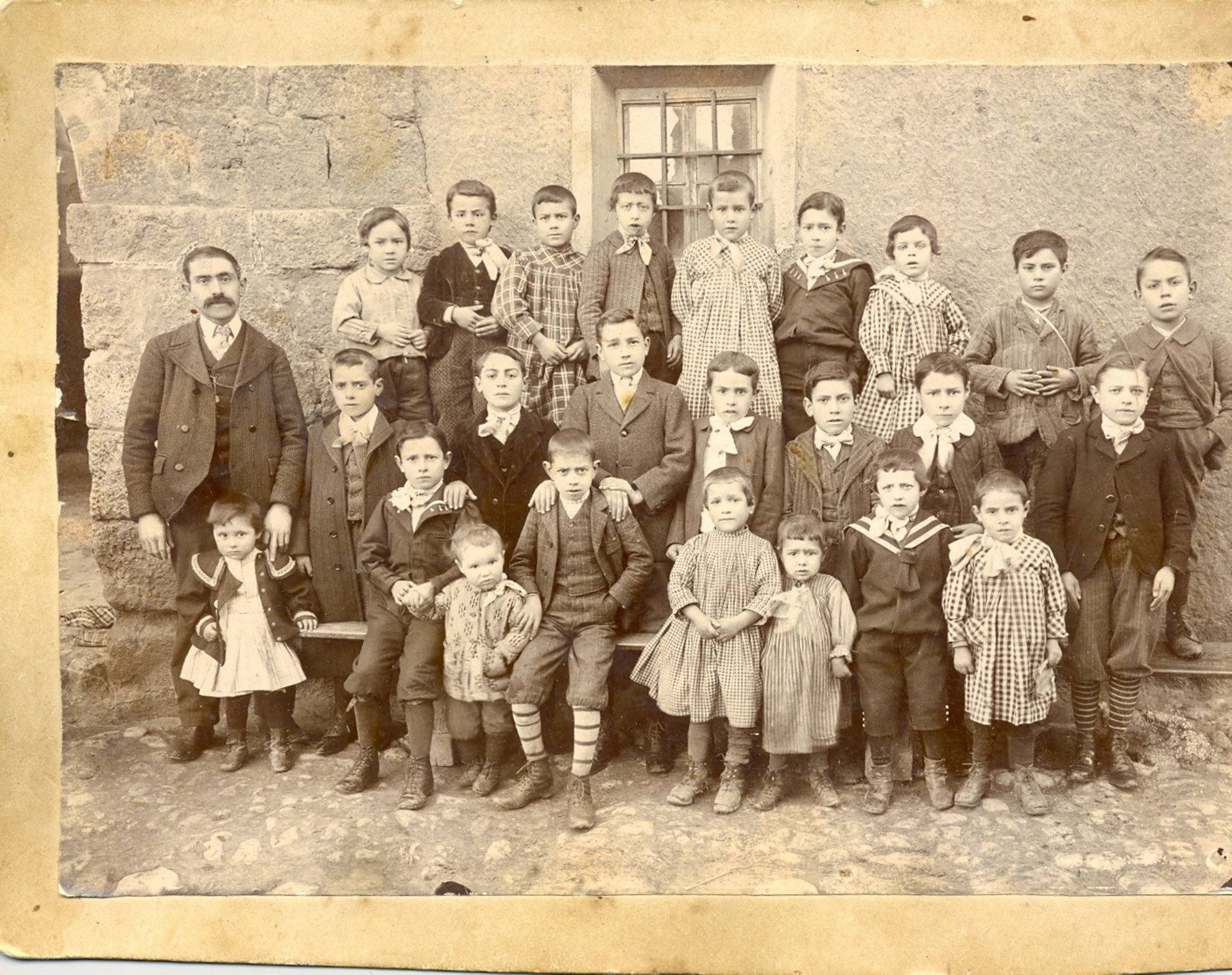 46-Niños Escuela Castil 1908